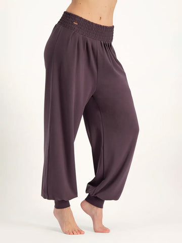 Urban Goddess Jaya Harem Yoga Pants - Berry